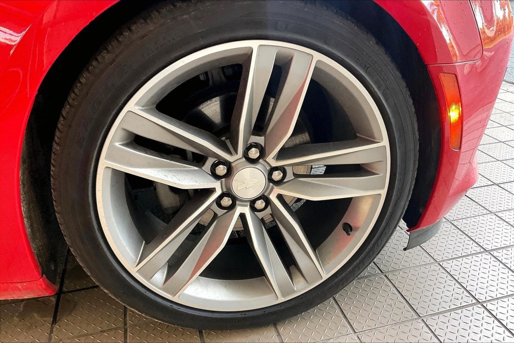 Used 2018 Chevrolet Camaro LT RWD image 32