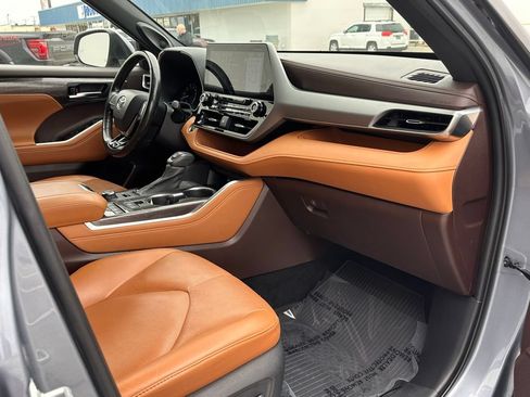 Used 2021 Toyota Highlander Platinum AWD/4WD image 18