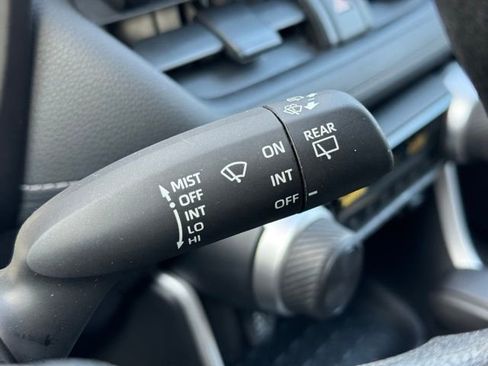 Used 2020 Toyota RAV4 LE image 27