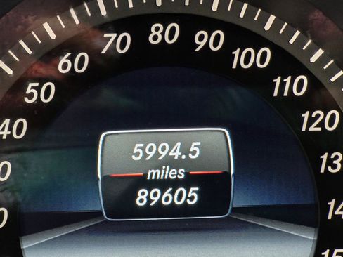 Used 2016 Mercedes-Benz E 350 4MATIC Sedan image 41