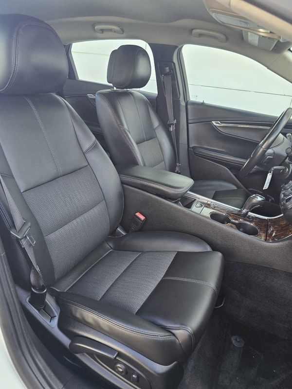 Used 2014 Chevrolet Impala LT w/ Convenience Package FWD image 20