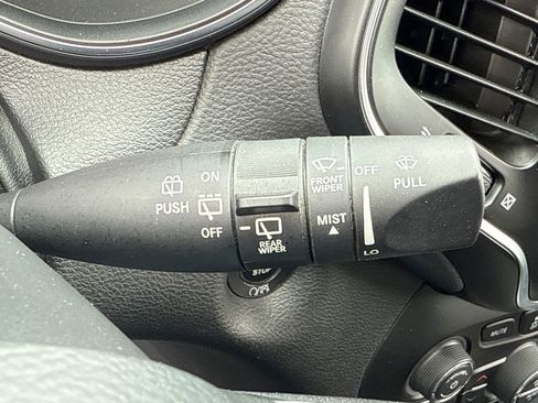 Used 2019 Jeep Cherokee Latitude Plus w/ Comfort/Convenience Group FWD image 31