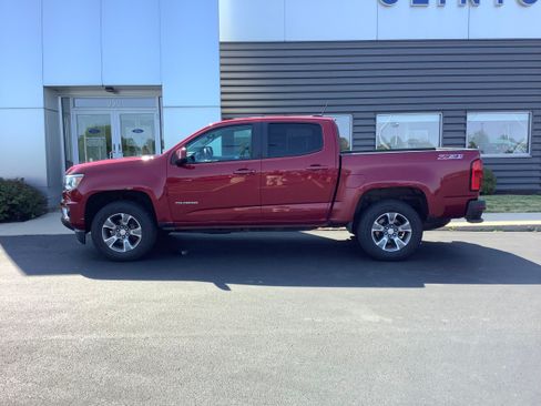 Used 2017 Chevrolet Colorado Z71 AWD/4WD image 2