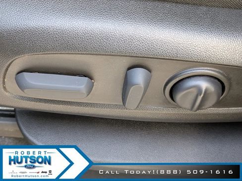 Used 2022 Chevrolet Traverse LT image 17