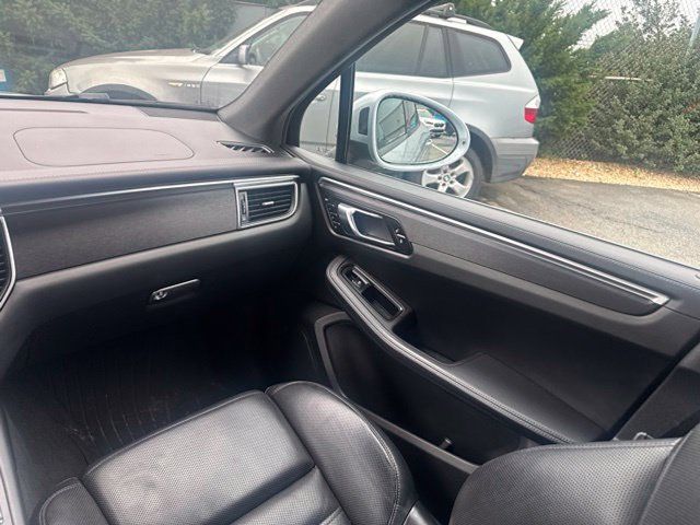 Used 2018 Porsche Macan GTS AWD/4WD image 22