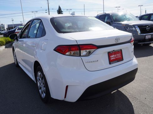 Used 2025 Toyota Corolla LE image 8
