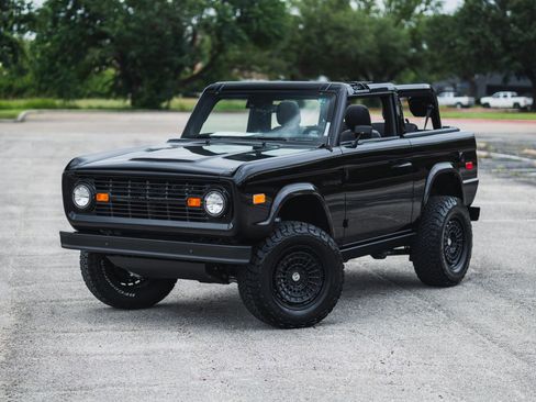 Used 2024 Ford Bronco Black Diamond AWD/4WD image 2