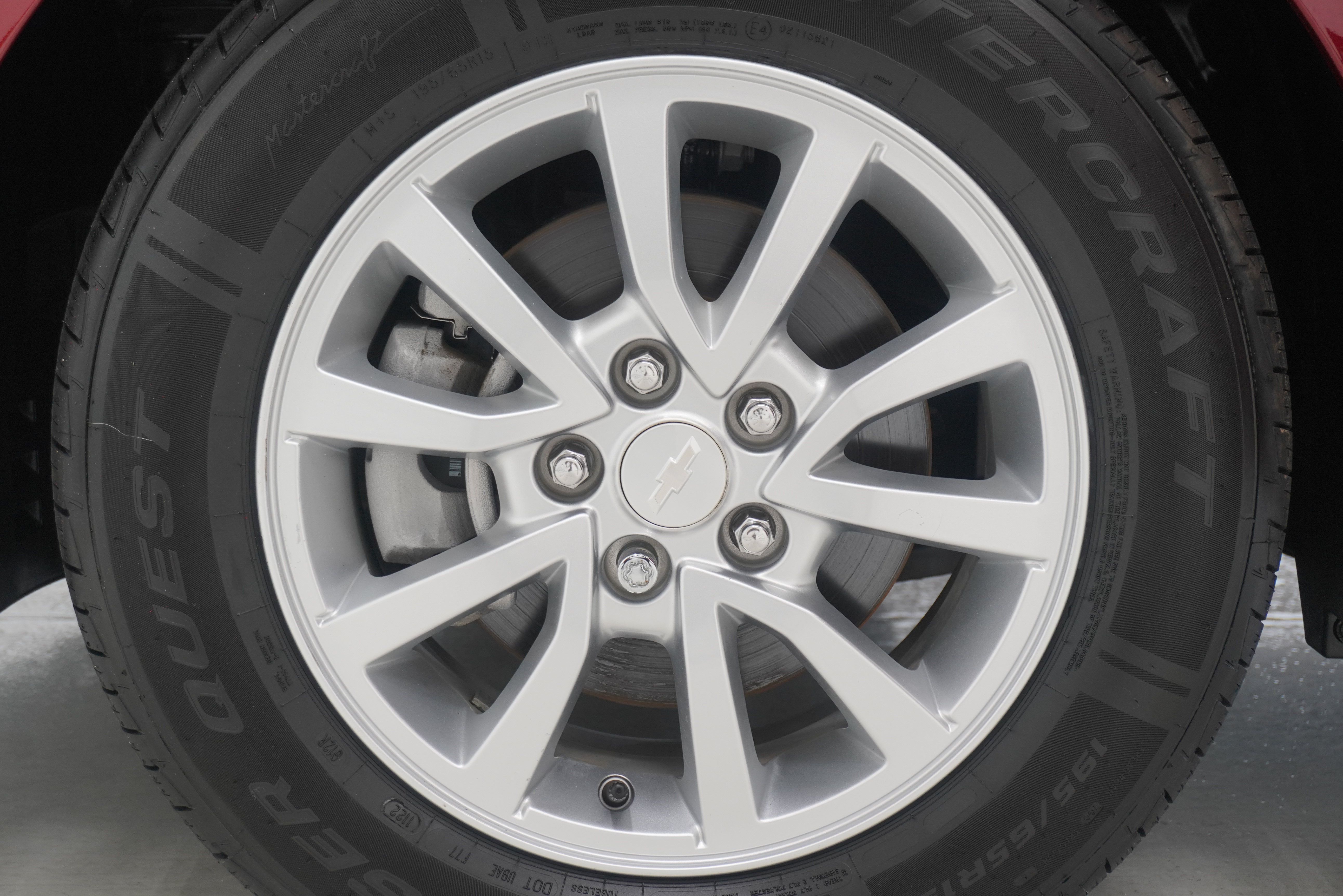 Used 2020 Chevrolet Sonic LT FWD image 23