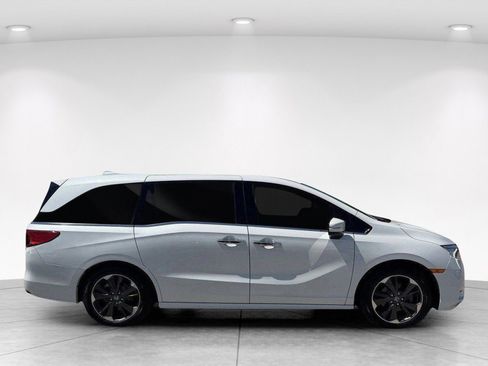 Used 2022 Honda Odyssey Elite image 3