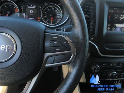 Used 2019 Jeep Cherokee Latitude w/ Popular Appearance Group FWD image 27
