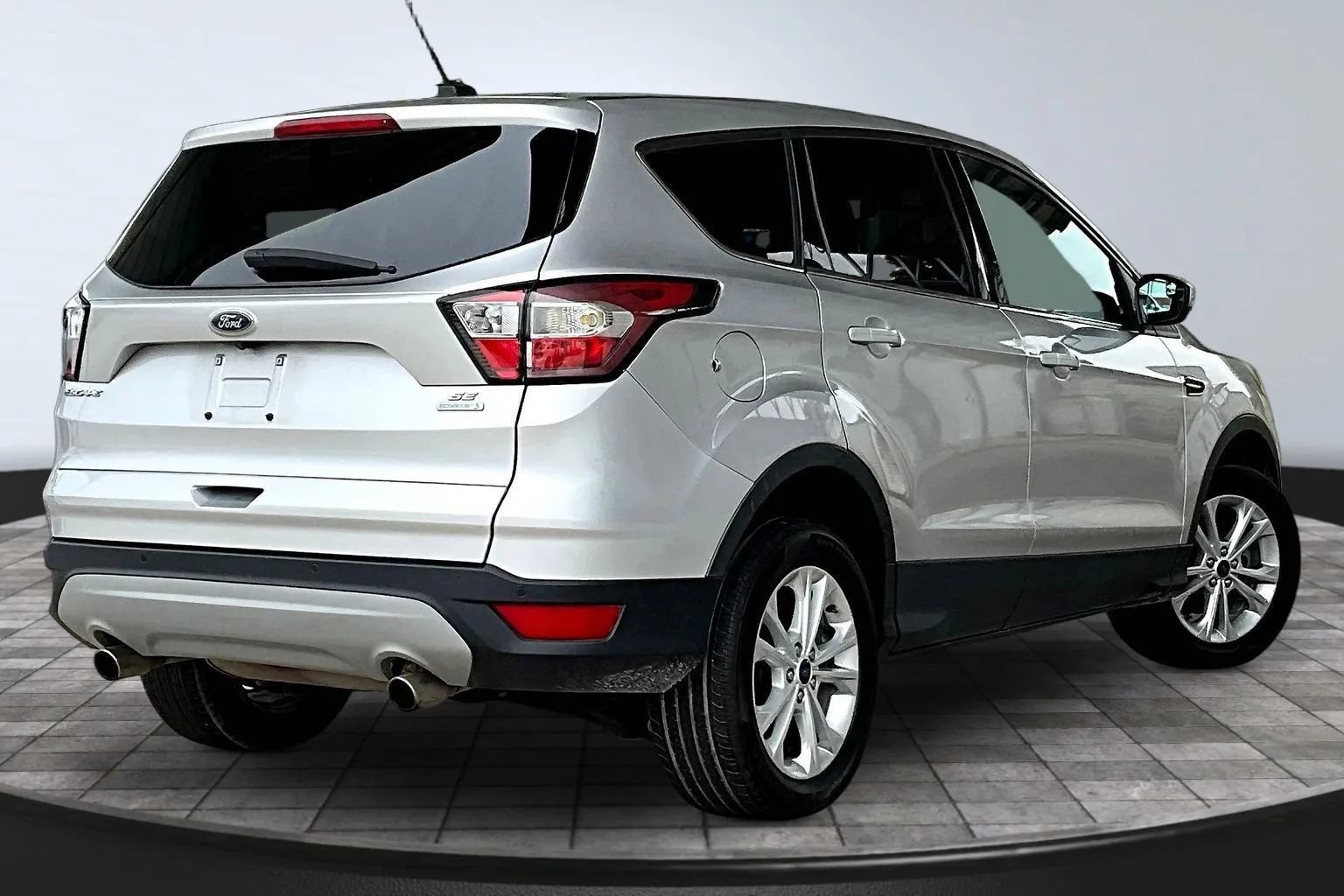 Used 2017 Ford Escape SE FWD image 6