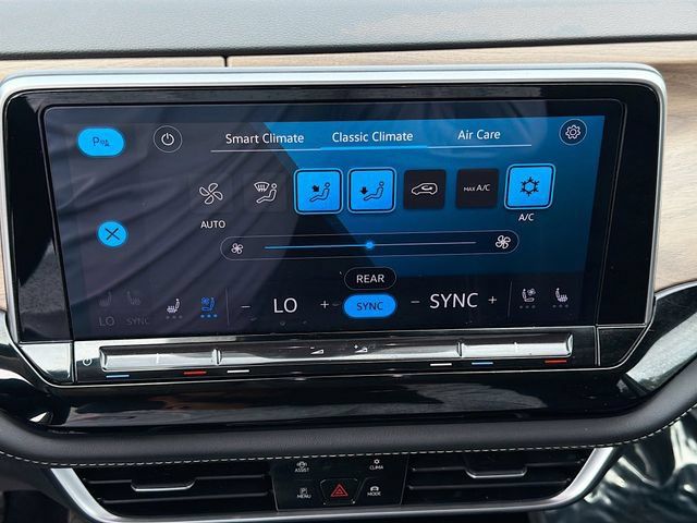 Used 2024 Volkswagen Atlas SE FWD image 33