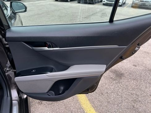 Used 2019 Toyota Camry XLE image 25