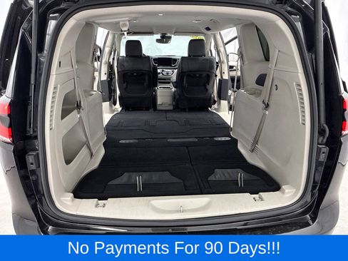 Used 2024 Chrysler Pacifica Touring-L FWD image 38