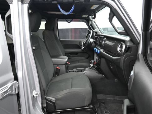 Used 2020 Jeep Wrangler Unlimited Sahara AWD/4WD image 11