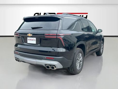 Used 2026 Chevrolet Traverse LT w/ Driver Confidence Package FWD image 7