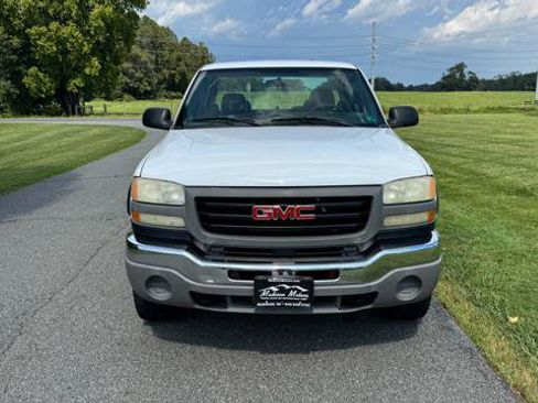 Used 2006 GMC Sierra 2500 W/T w/ Skid Plate Package AWD/4WD image 3
