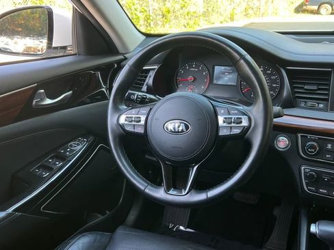 Used 2017 Kia Cadenza Premium w/ Luxury Package image 20