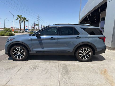 Used 2025 Ford Explorer ST-Line w/ Premium Package RWD image 2