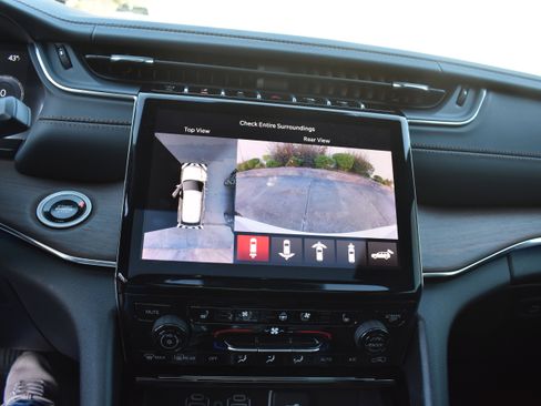 Used 2025 Jeep Grand Cherokee Summit image 19