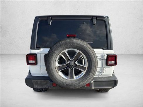 Used 2019 Jeep Wrangler Unlimited Sahara AWD/4WD image 5