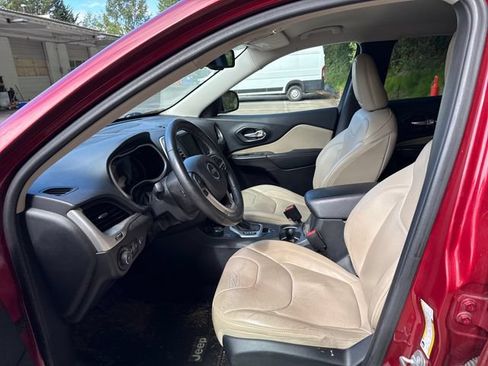 Used 2015 Jeep Cherokee Limited w/ Luxury Group AWD/4WD image 14