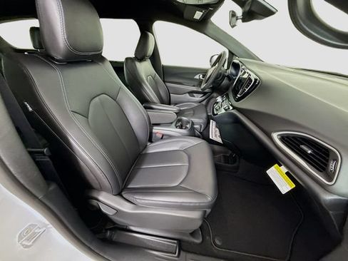 New 2026 Chrysler Voyager LX FWD image 27