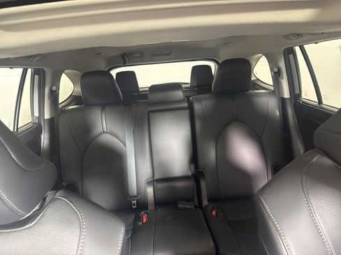 Used 2020 Toyota Highlander Limited image 14