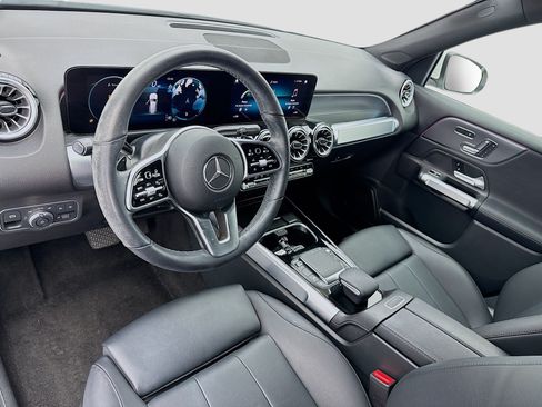 Used 2023 Mercedes-Benz GLB 250 w/ Premium Package image 7