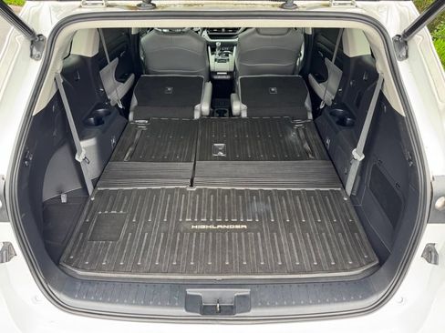 Used 2022 Toyota Highlander XLE AWD/4WD image 50