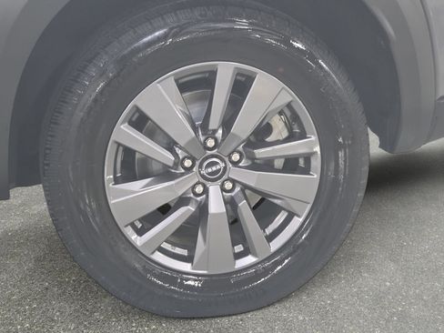Used 2025 Nissan Pathfinder SV FWD image 32