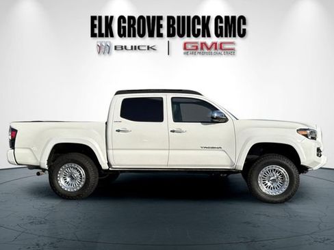 Used 2022 Toyota Tacoma Limited image 3