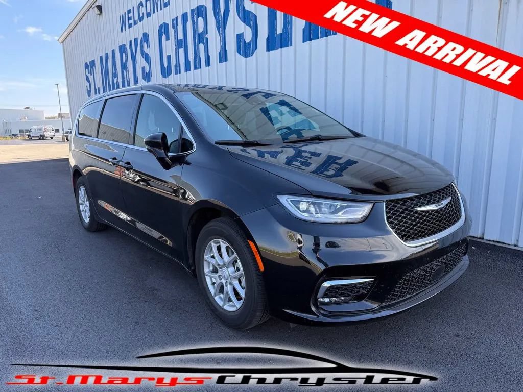 Used 2026 Chrysler Pacifica Select FWD image 1