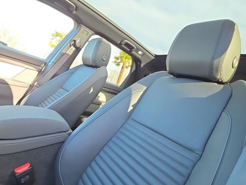 New 2025 Land Rover Discovery Sport Dynamic SE image 14