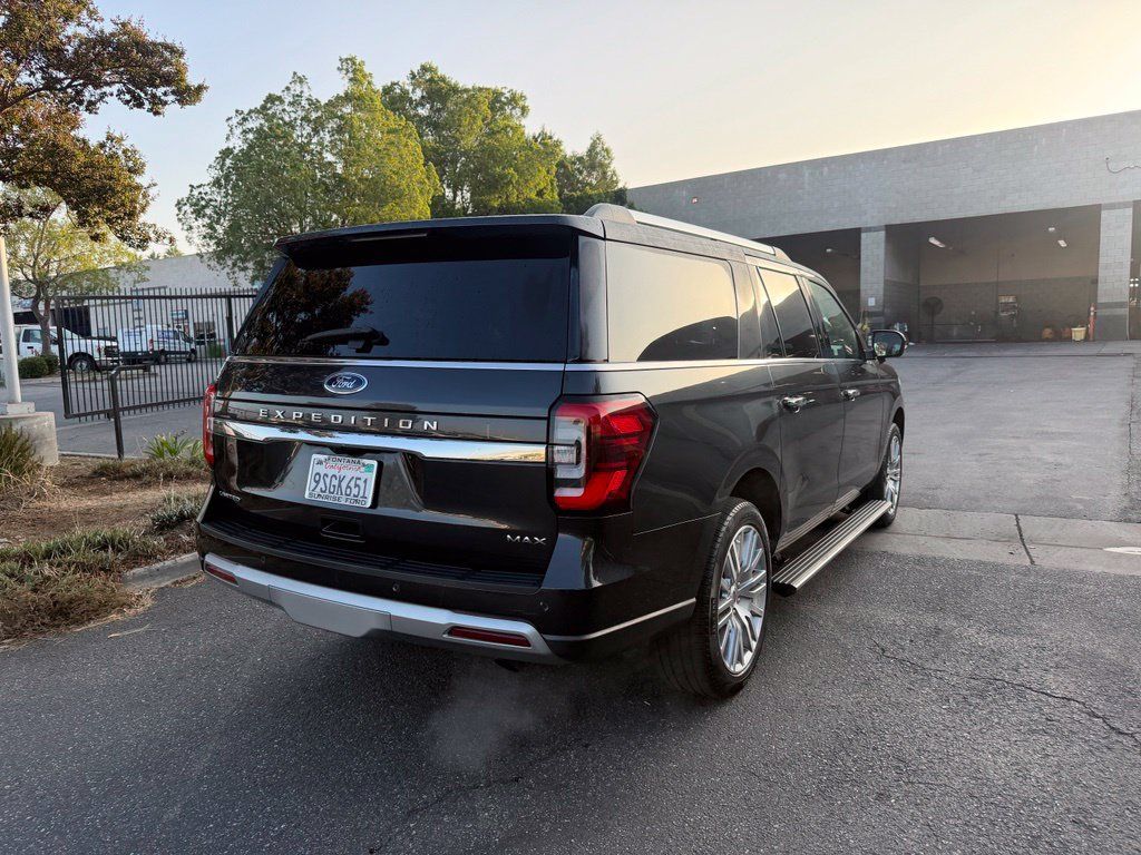 Used 2024 Ford Expedition Max Limited AWD/4WD image 3