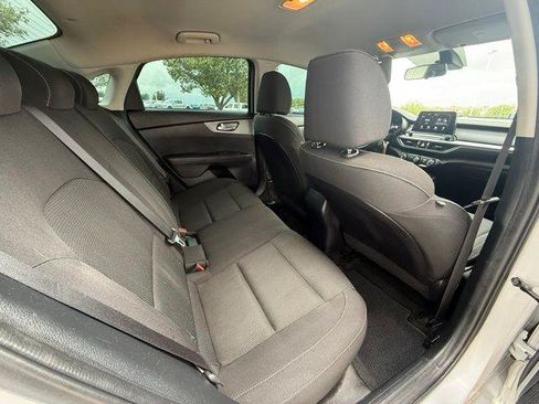 Used 2020 Kia Forte LXS FWD image 4