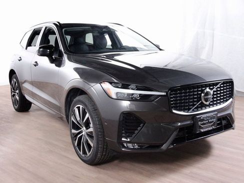 Certified 2025 Volvo XC60 B5 Plus image 3