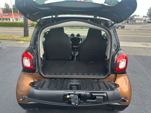 Used 2016 smart fortwo passion RWD image 13