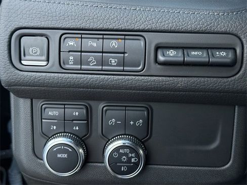 Used 2023 GMC Yukon Denali image 25
