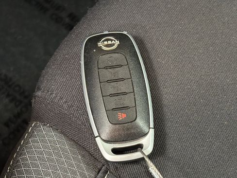 Used 2025 Nissan Pathfinder SV AWD/4WD image 21