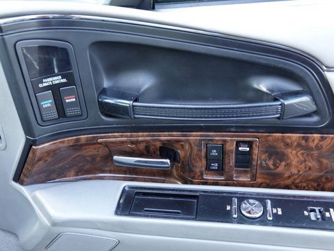 Used 1993 Buick Park Avenue Ultra FWD image 68
