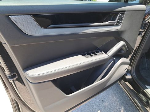 Used 2025 Porsche Cayenne image 25
