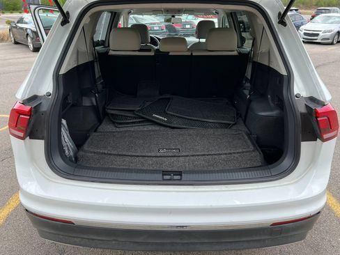 Used 2020 Volkswagen Tiguan SE image 32