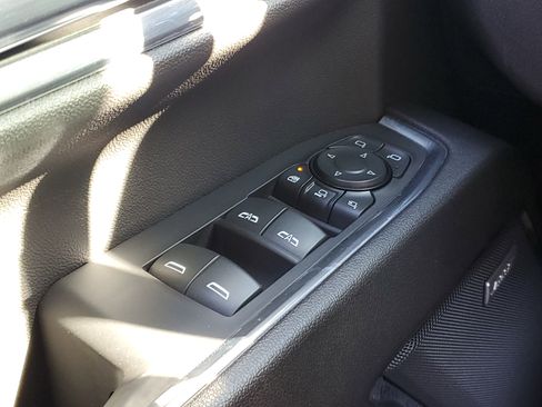 Used 2024 GMC Sierra 2500 SLT w/ SLT Premium Package image 24