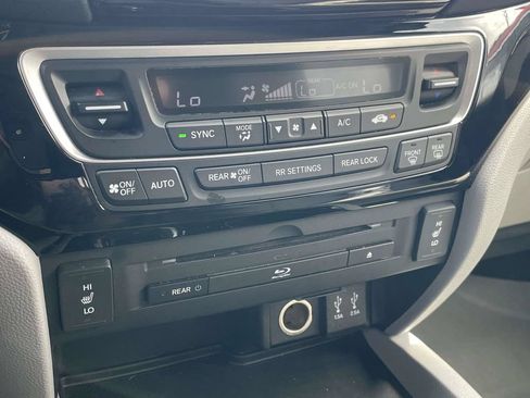 Used 2016 Honda Pilot Touring image 21