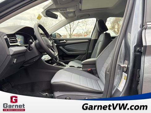 New 2026 Volkswagen Jetta SE image 9