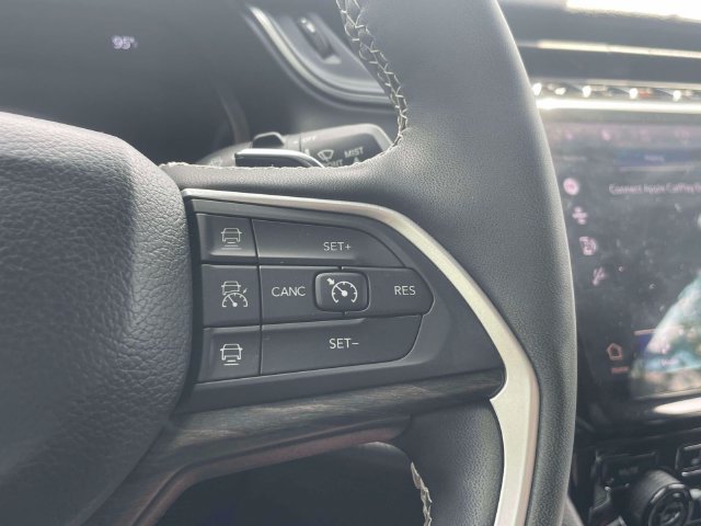 Used 2023 Jeep Grand Cherokee L Limited AWD/4WD image 25