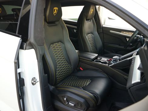 Used 2021 Lamborghini Urus AWD/4WD image 4