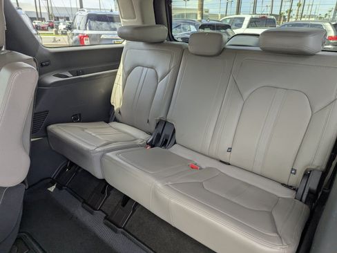 Used 2019 Ford Expedition Limited w/ Equipment Group 302A AWD/4WD image 10