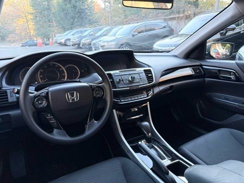 Used 2017 Honda Accord LX image 10